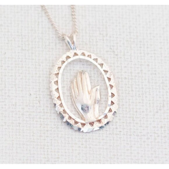 Vintage Sterling Silver Praying Oval Pendant Necklace 19 inch - T19 - Picture 1 of 3